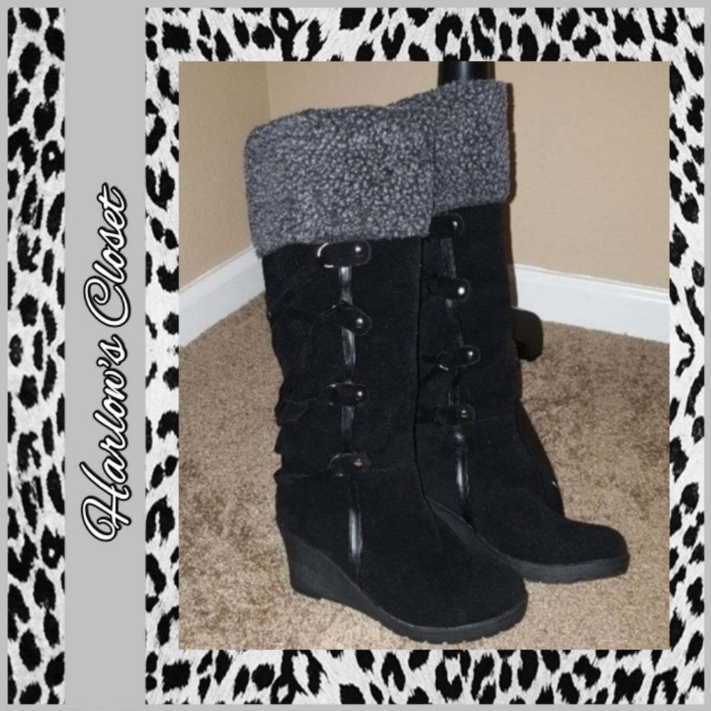 NWOT-Black & gray faux suede wedge boots
